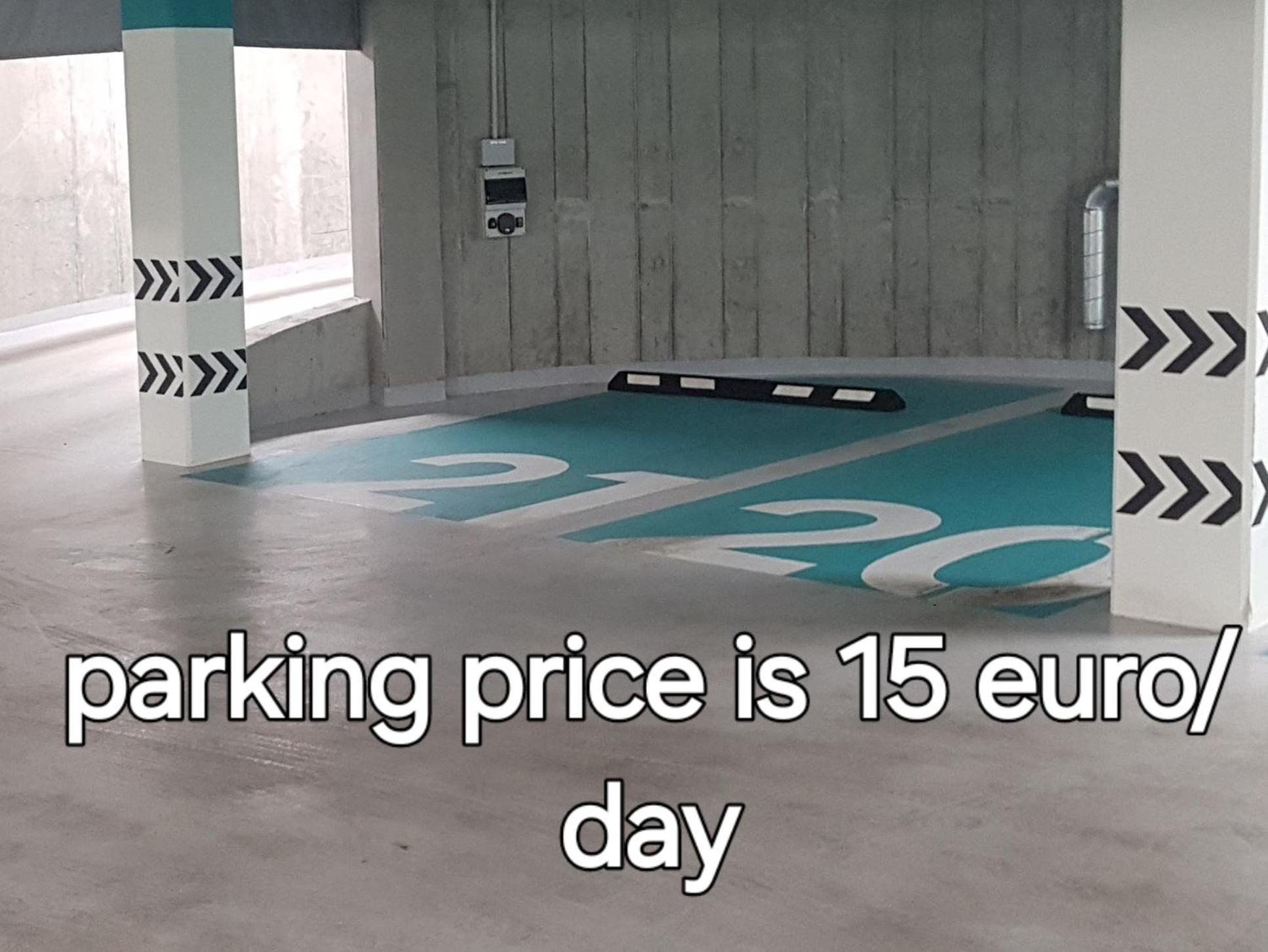 Happy Inn Classical Style, Self Check-In, Parking In The Underground Garage Вилнюс Екстериор снимка